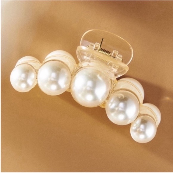 New! Pearl Hair Claw Clip - Picture 2 of 2